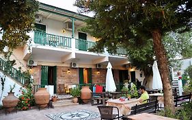 Topakas House